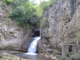 Cascada langa pestera Bacho Kiro