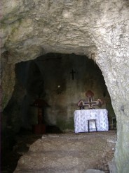 Cheile Dobrogei-grota Manastirii Cassian