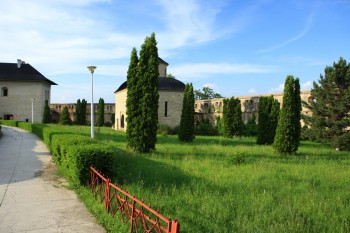 Manastirea Cetatuia, curtea interioara