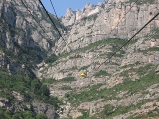se vede Montserat,efectiv sapat in stanci