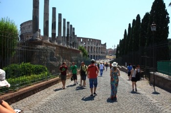 de la Colosseum catre Templul lui Venus si al Romei