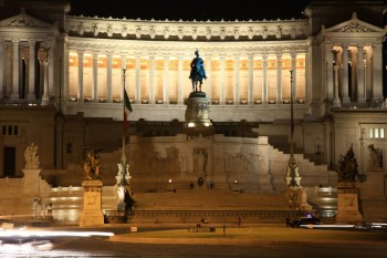 Monumentul lui Victor Emanuel vazut din Piata Venetia