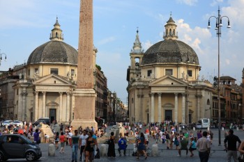 Piazza del Popolo - fantana cu obelisc si cele doua biserici