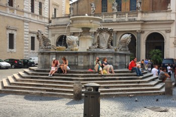 Fantana din Piazza di Santa Maria in Trastevere