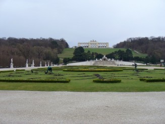 Poza din fata de la Schonbrunn, catre dealurile din apropiere
