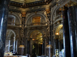interior la Muzeul de istorie a artelor (mai cunoscut ca si Kunsthistorisches Museum) unul dintre cele mai mari muzee ale Europei