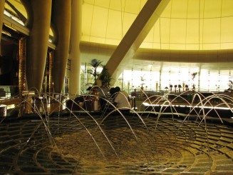 Hotel Burj AlArab fantana aterziana , etajul 1