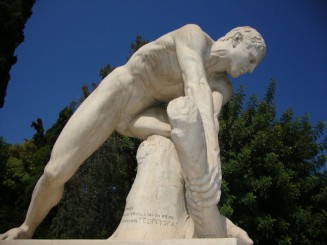 In fata stadionului olimpic