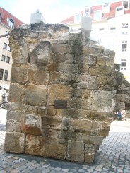 Dresda  - o bucata din Frauenkirche in urma bombardamentului