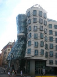 Praga - august 2010, Casa care danseaza