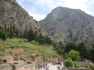 Muntii Parnasus, Delphi