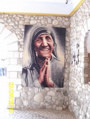 un covoras cu portretul Maicii Tereza