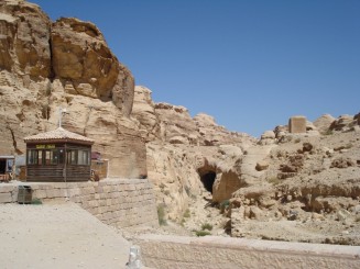 Petra - orasul sapat in stanca roz