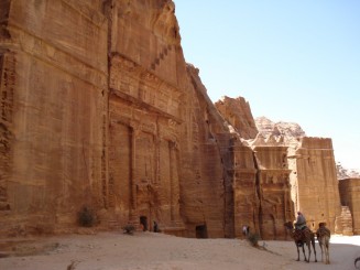 Petra - orasul sapat in stanca roz