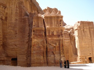 Petra - orasul sapat in stanca roz