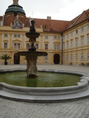 Pasind pe urmele lui Umberto Ego