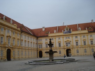 Pasind pe urmele lui Umberto Ego