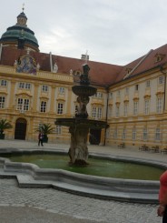 Pasind pe urmele lui Umberto Ego