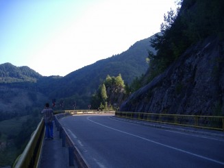 Lacul de acumulare al barajului de pe Siriu