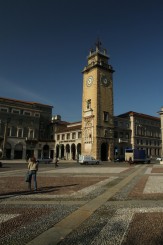 Bergamo - Admirati pavajul special al pietei