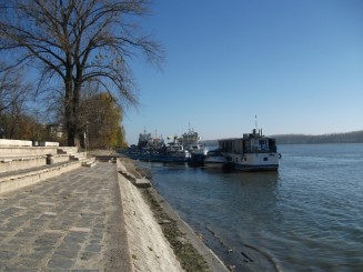 Galati-faleza si portul turistic