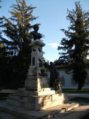 Braila-centrul istoric Statuia Imparatului Traian