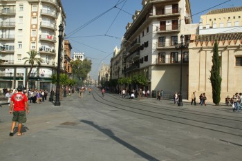 Zona pietonala Puerta De Jerez - Catedrala - doar tramvaiul circula