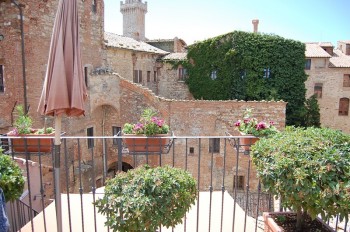 Un burg medieval in inima Toscanei