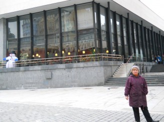 izvoarele termale ,cladirea noua constryita in jurul izvorului tisnitor de 13m