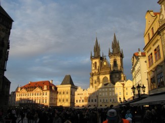 Catedrala Tyn din P-ta Primariei la asfintit.