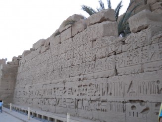 zid cu inscriptii-templul Karnak