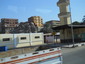 spre periferia orasului Aswan