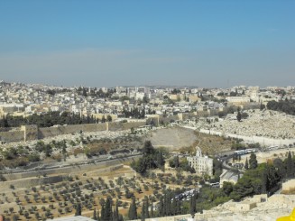 vedere inspre cetate dupa muntele maslinilor