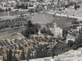 vedere de pe muntele maslinilor inspre biserica sfintului inti mucenic stefan