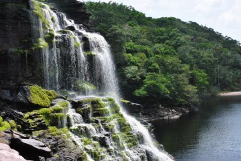 cascade in canaima