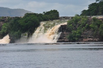 cascade in parcul Canaima