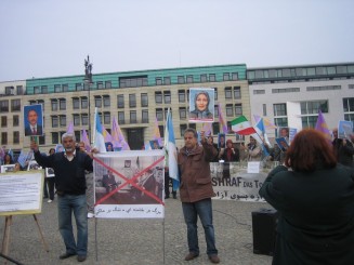 Demontratie pasnica a unor iranieni