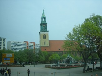 Marienkirche si Fantana Neptun