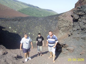 Prin cenuşa vulcanul (Etna)