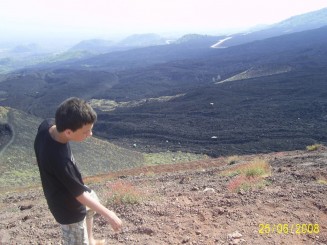 Prin cenuşa vulcanul (Etna)