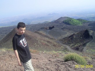 Prin cenuşa vulcanul (Etna)