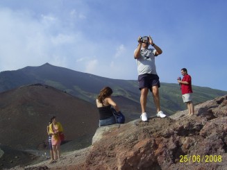 Prin cenuşa vulcanul (Etna)