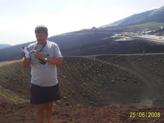 Prin cenuşa vulcanul (Etna)
