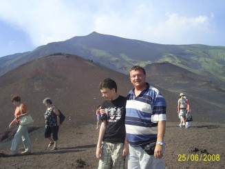 Prin cenuşa vulcanul (Etna)