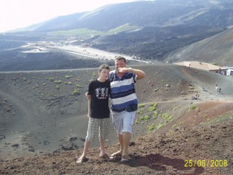 Prin cenuşa vulcanul (Etna)