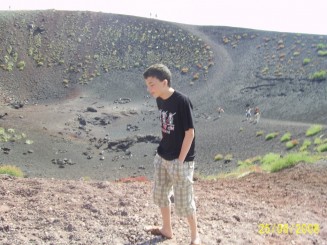 Prin cenuşa vulcanul (Etna)