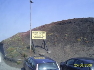 Prin cenuşa vulcanul (Etna)