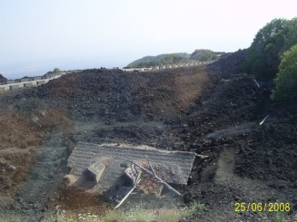 Prin cenuşa vulcanul (Etna)