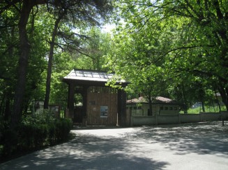 Bucuresti, Muzeul satului: Poarta Miorita (se poate intra in muzeu chiar din Parcul Herastrau)