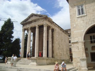 Pula - Cu vestigiile romane